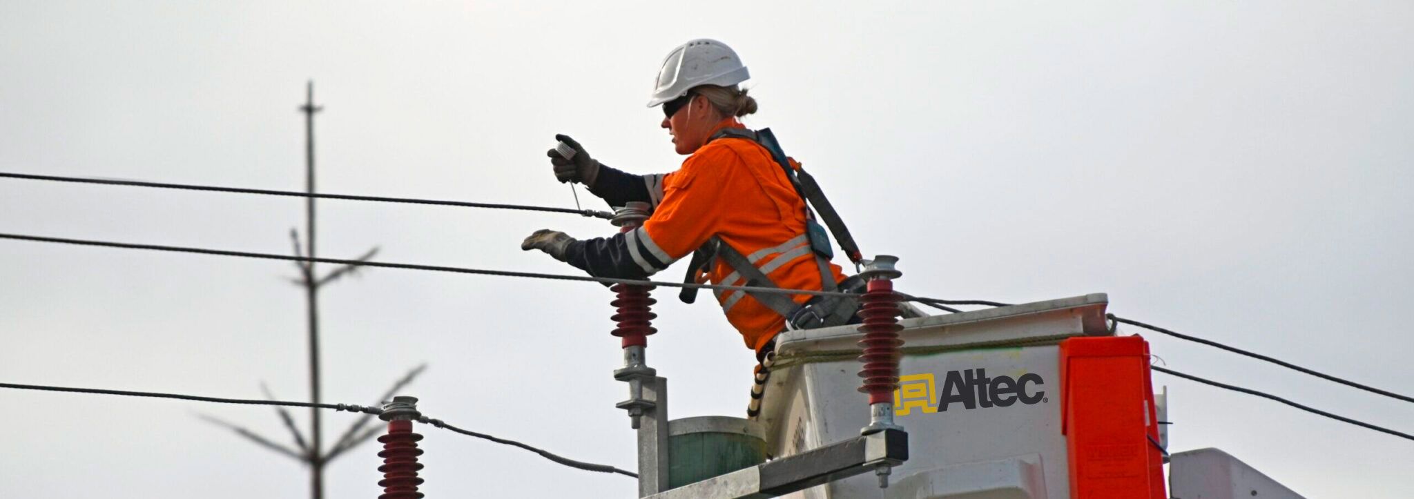 Fabricamos barquillas aisladas para trabajos en tensión